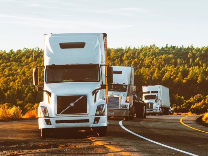 55-letni kierowca ciężarówki gubi niedokładnie zabezpieczony kontener na autostradzie A1 pod Grudziądzem