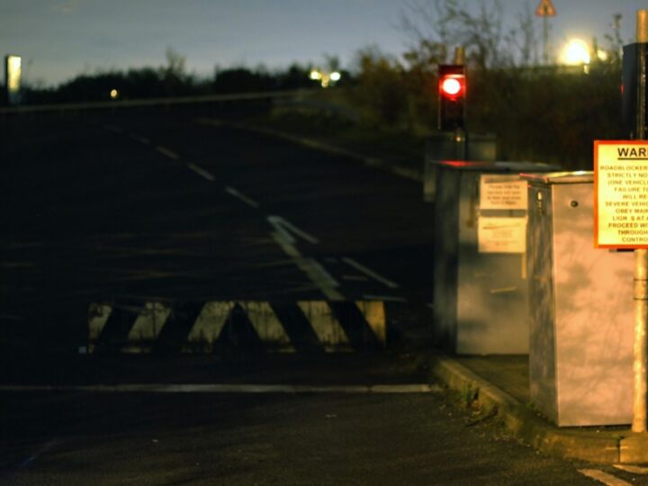 Turbina o dużym gabarycie na ulicach Grudziądza: Ruch uliczny zakłócony podczas nocnego transportu