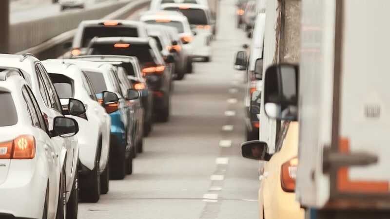 Rolnicy, dbajcie o bezpieczeństwo na drogach: apel o ostrożność i odpowiedzialność!