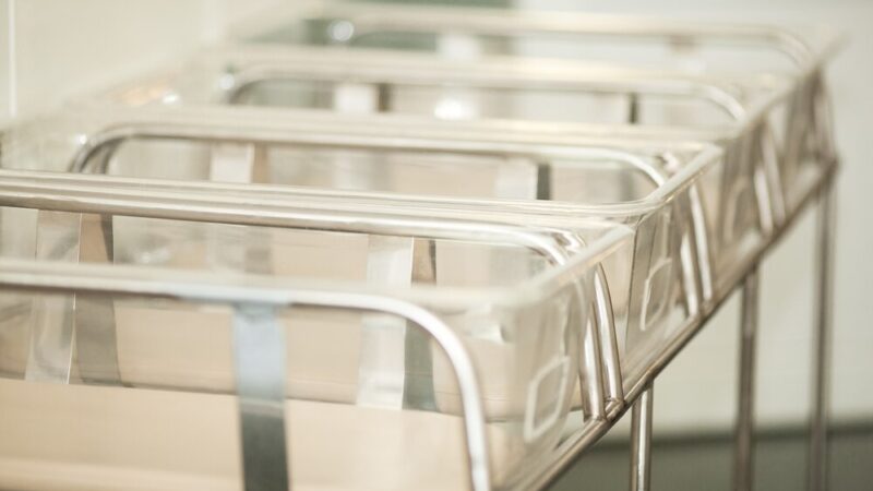 Młodzież z Grudziądza zdobywa umiejętności pierwszej pomocy dzięki strażnikom miejskim