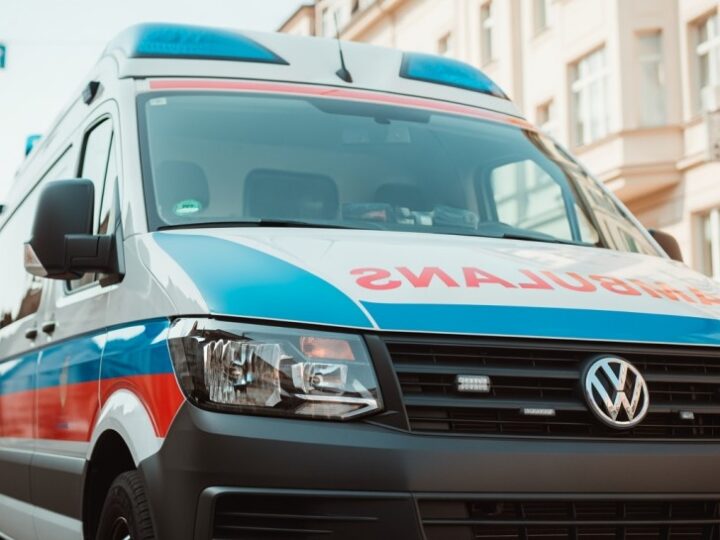 Nowy tytuł: „Bądź widoczny na drodze: Odblaski, które ratują życie w jesienne dni