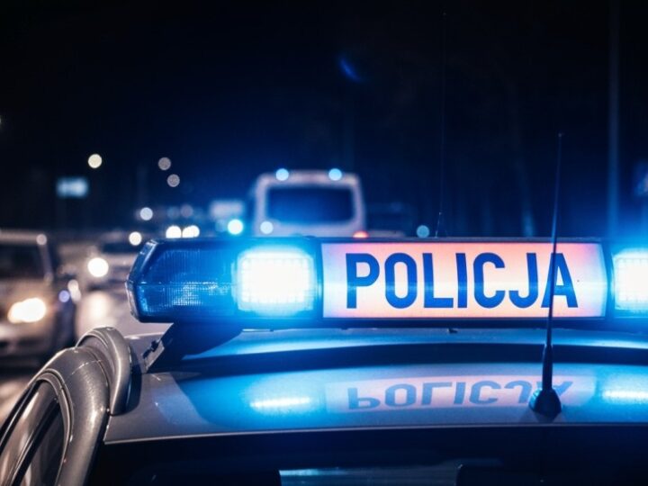 Wandalizm w Grudziądzu: Zniszczona wiata przystankowa z wulgarnymi napisami