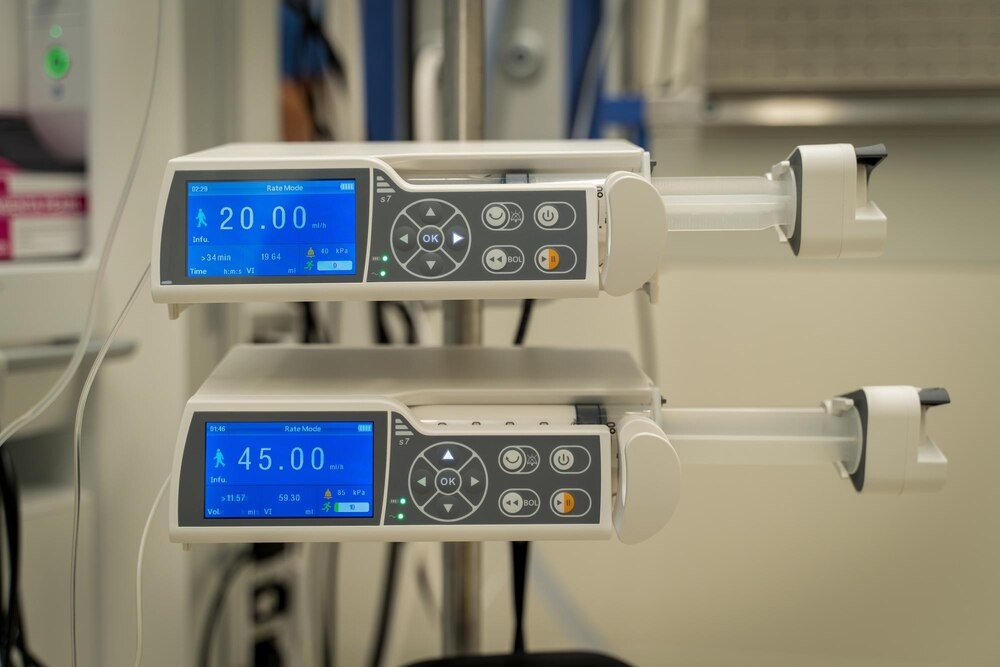 Bezpieczeństwo na drodze – policjant w ZSE edukuje młodzież