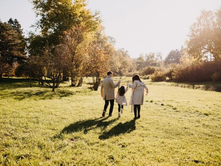 Nowa rodzina zastępcza w Grudziądzu – umowa na cztery lata podpisana przez Adama Olejnika