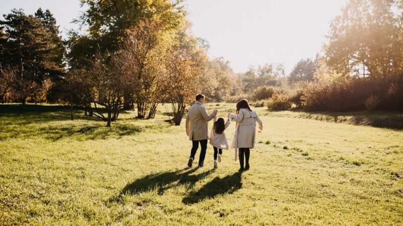 Nowa rodzina zastępcza w Grudziądzu – umowa na cztery lata podpisana przez Adama Olejnika