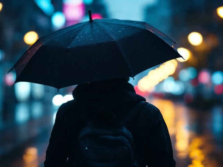 Zagrożenie na dachach: intensywne opady śniegu mogą prowadzić do katastrof budowlanych