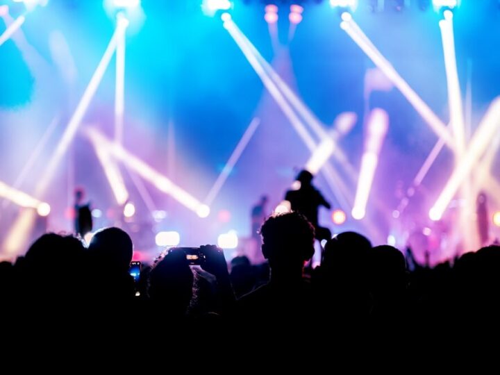 Karnawałowy szaleństwo w Rogóźnie: Młodzież tańczy do białego rana!