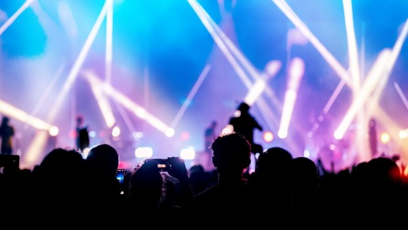 Karnawałowy szaleństwo w Rogóźnie: Młodzież tańczy do białego rana!