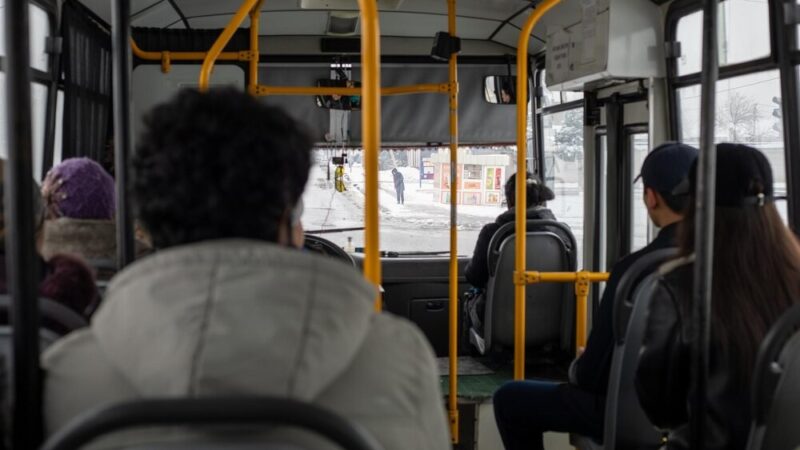 Mroźne dni: Jak autobusy radzą sobie z ekstremalnym zimnem