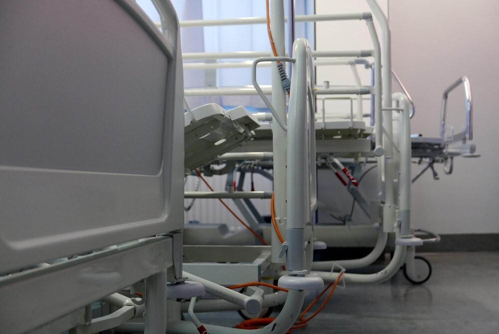 Dzieci zdobywają wiedzę o pierwszej pomocy w Kinie Helios z policjantem Skowrońskim