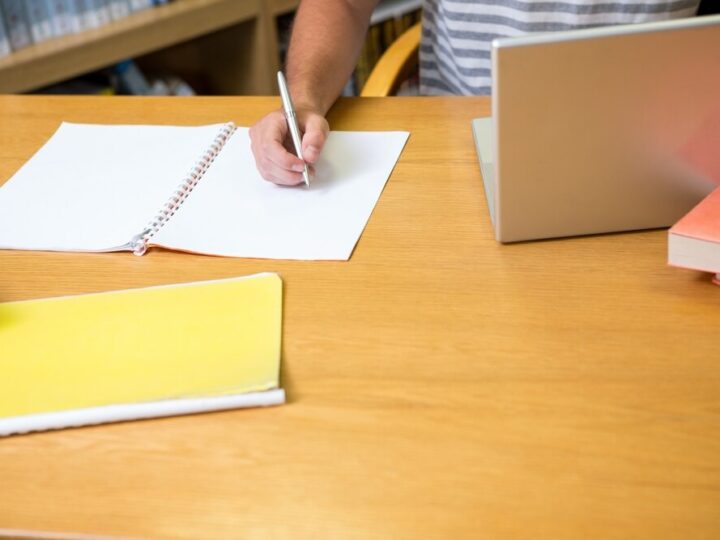 Maturzyści z Łasina świętują zakończenie szkoły: wzruszający moment pożegnania